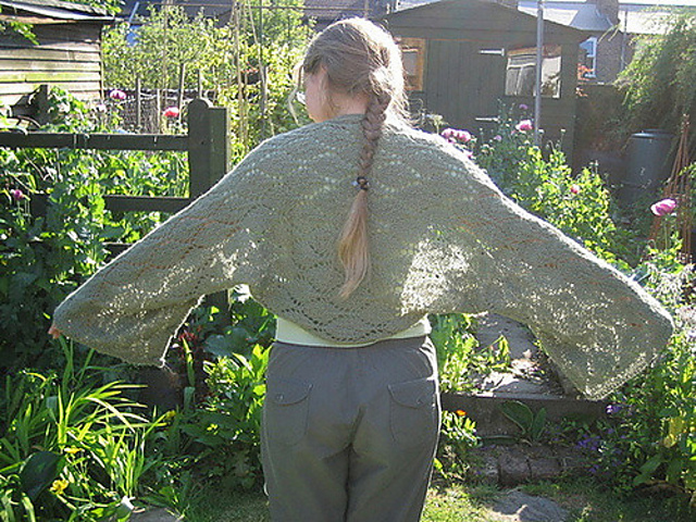 Leaf-patterned convertible shawl