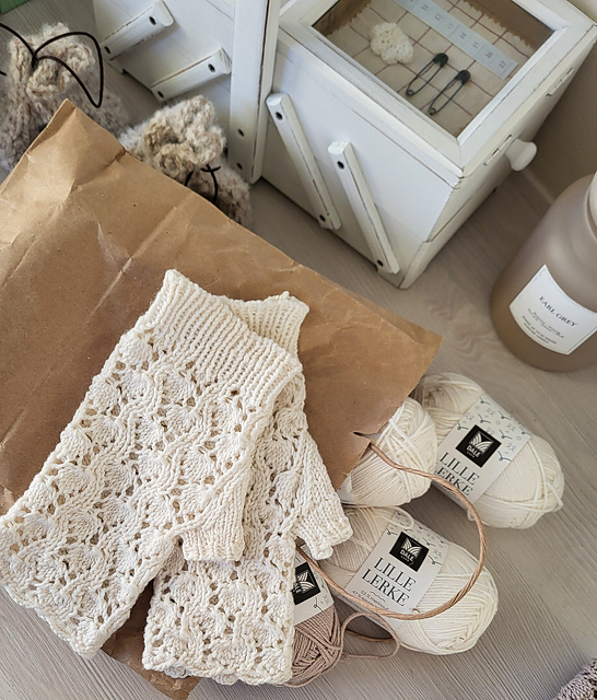 Babyleaf wrist mittens