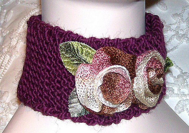 Ruffle Woodroses neckwarmer