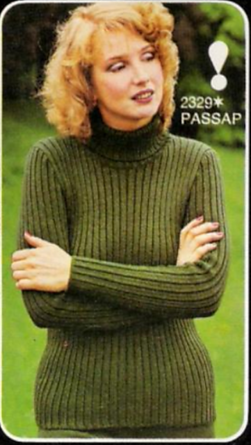 2329 Pullover with roll collar
