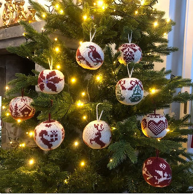 Ravelry: Nine Christmas Balls pattern by Arne & Carlos