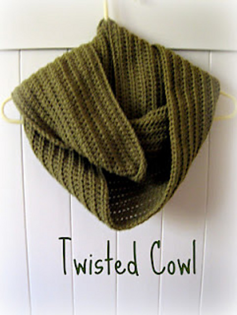 Easy Twisted Cowl