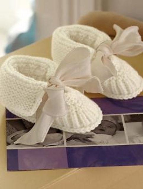 R0119 Baby Booties
