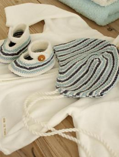 R0120 Hat and Booties for Baby