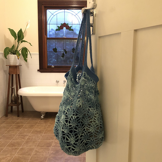 Ravelry: Pineapple Grocery Bag pattern by Susan Sands