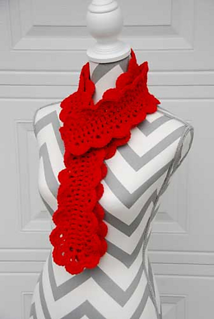 Festive Scalloped Scarf