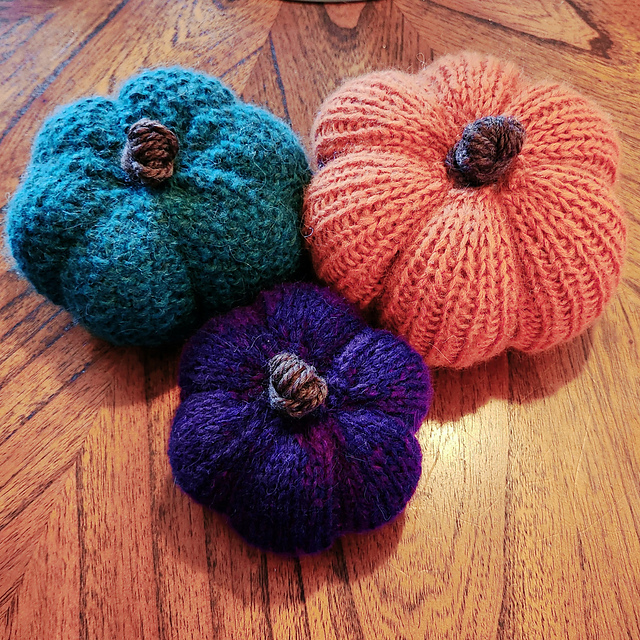 Easy Textured Knit Pumpkins