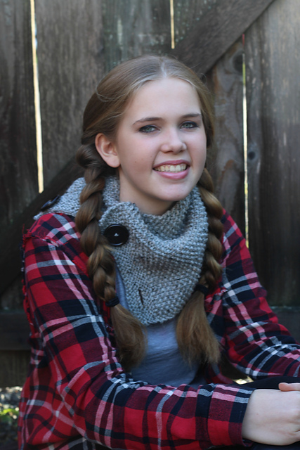 Elin Cowl with Buttons