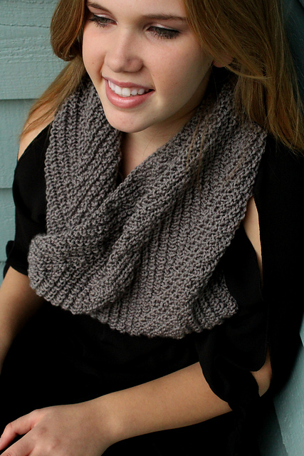 Zoe Zig-Zag Cowl