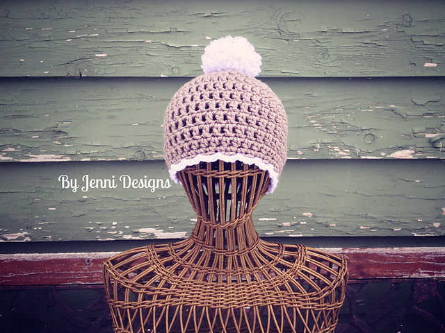 Women's Scallop Edge Chunky Pom-Pom Hat