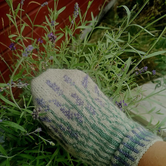 Sweet Lavender Mitten