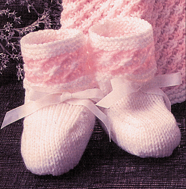Lucy: 4 Ply Bootees