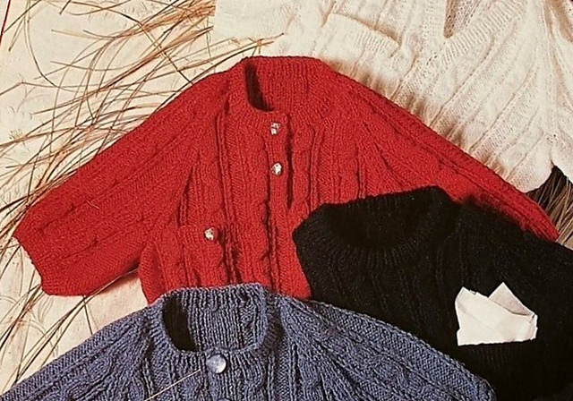 Short Sleeved Sweater with Front Opening