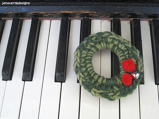 Two Round Easy Wreath Ornament