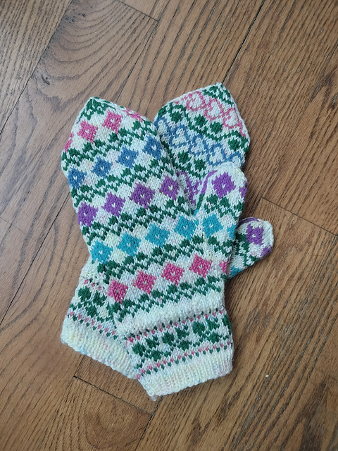Hearts and Flowers Mittens