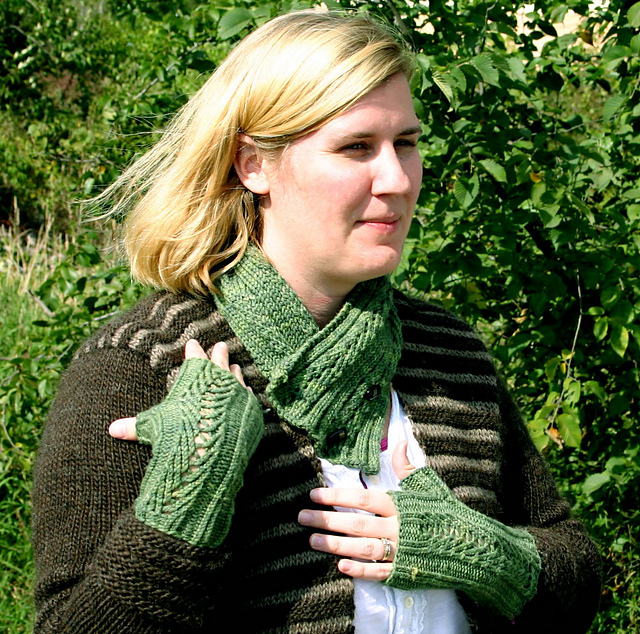 Cozy Weekend Neck Warmer & Fingerless Mittens