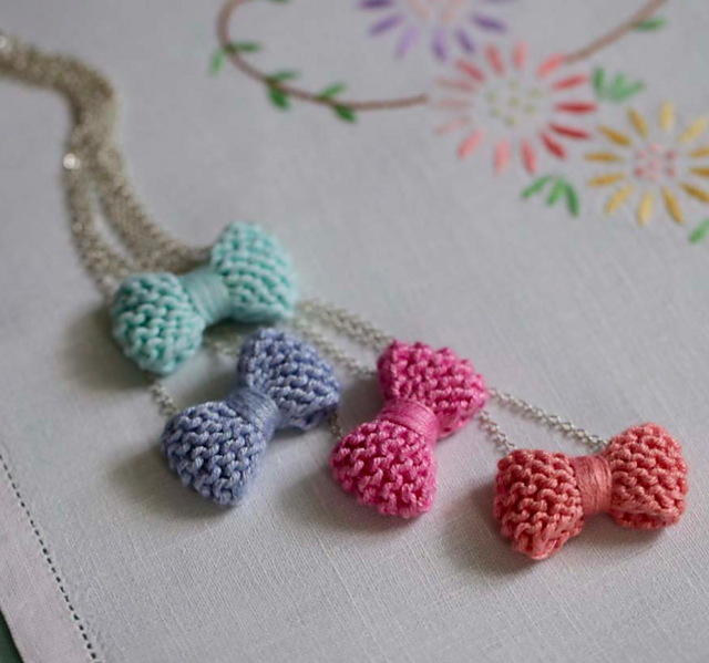 Bow Necklace