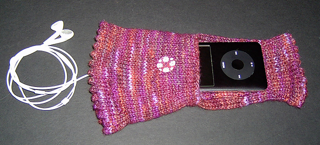 Picot-edged ipod sleeve