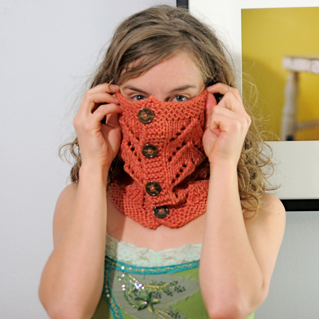 Continental Chunky Lace Cowl