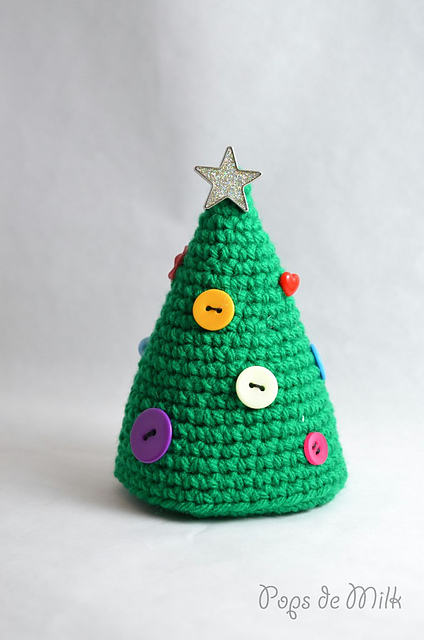Ravelry: Christmas Tree with Buttons pattern by Patricia Castillo