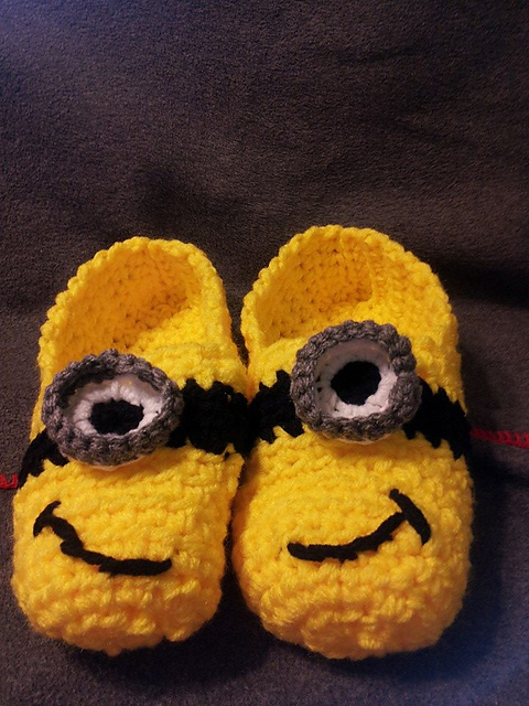 Ladies Minion Slippers