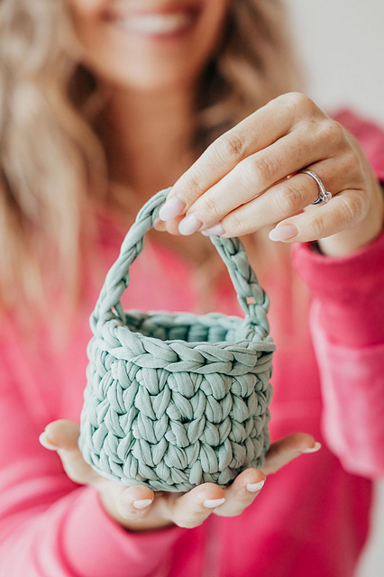 Little Basket with T-shirt yarn