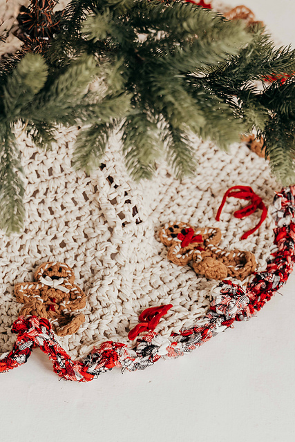 Gingerbread Christmas Tree Skirt
