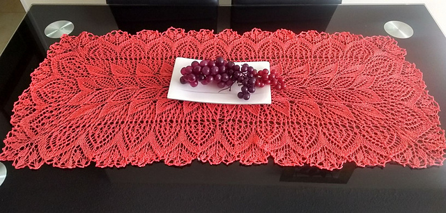 clara table runner