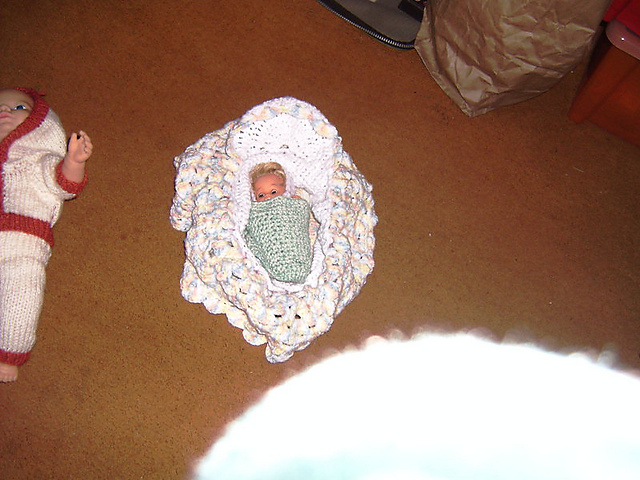 Doll's bassinet