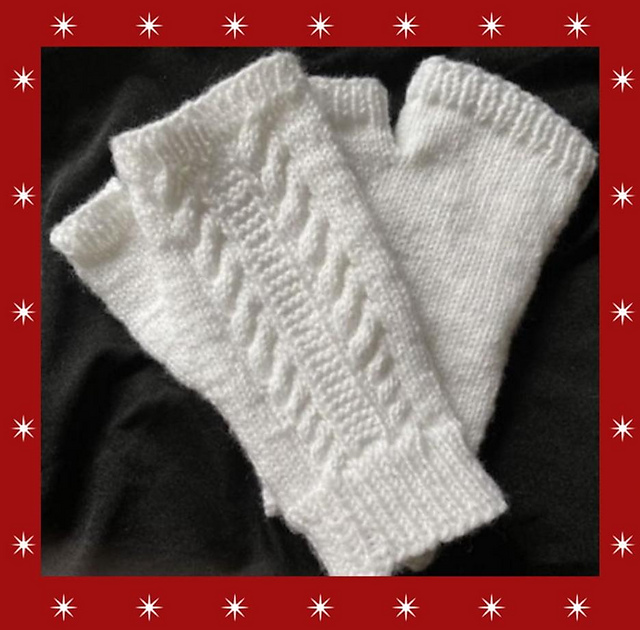 JJ's Holly Jolly Cable Gloves