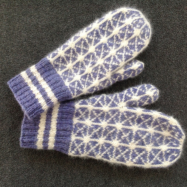 Compass Mittens
