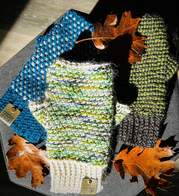 Beehive Fingerless Gloves
