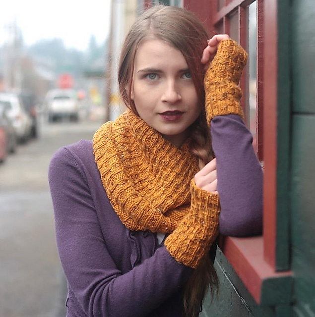 Corky Avenue Cowl and Mitts