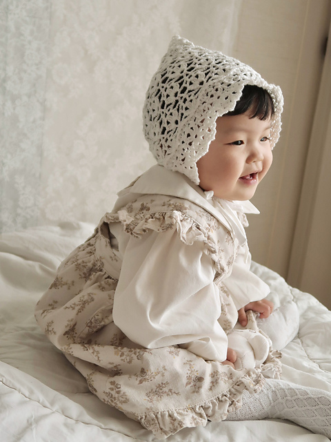 Roble baby bonnet
