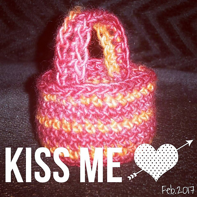 'Kiss Me' Mini Valentine Basket