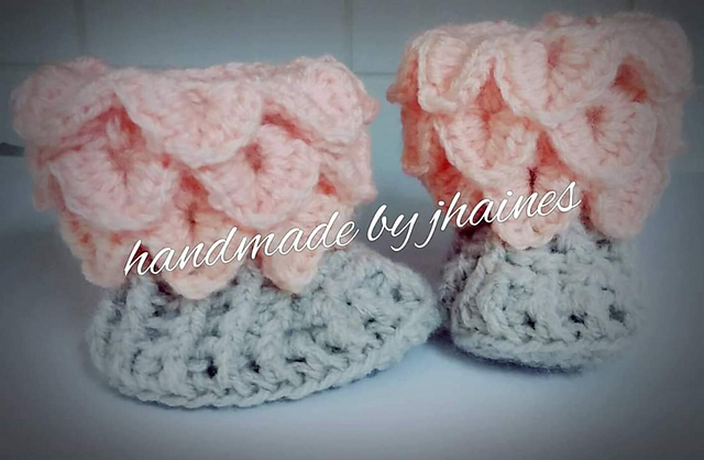 Crocodile baby booties