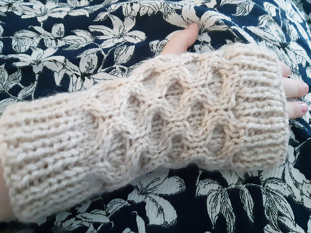 Children's fingerless mitts