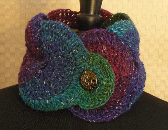 Chain of Circles Neckwarmer
