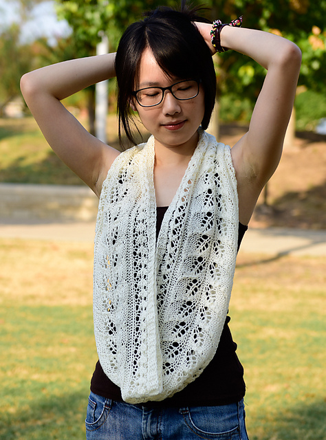 Dogwood Leaf Cowl