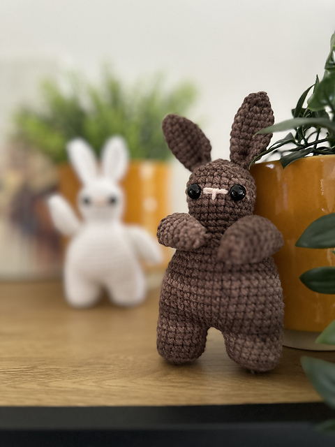 Bunny with moveable arms