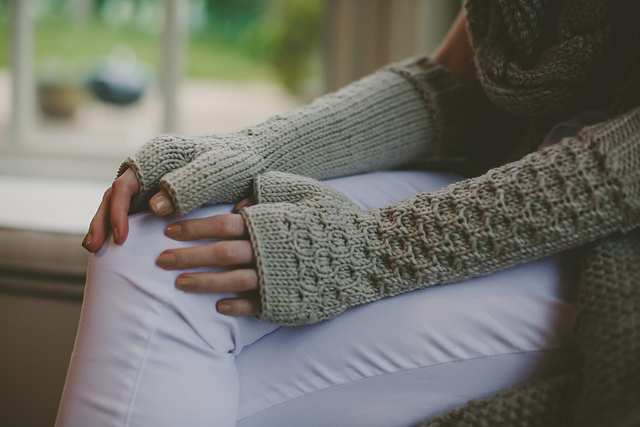 Honeycomb wrist warmers