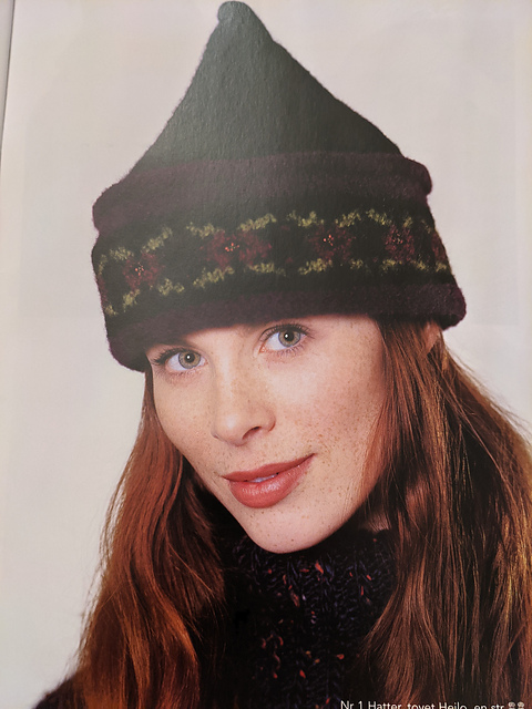 13001 Felted Pointed Caps