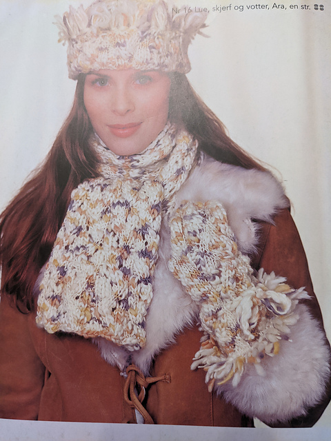 13016 Woman's Mittens, Cap & Scarf