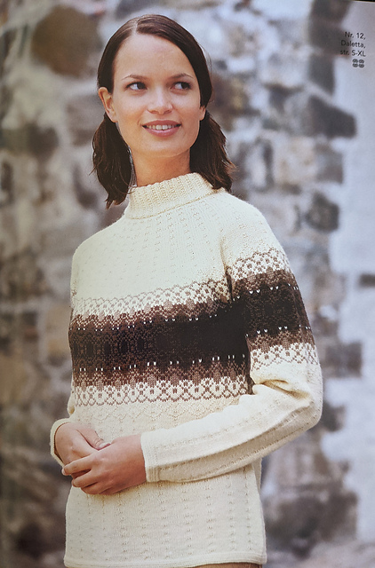 15011 Yoked Pullover