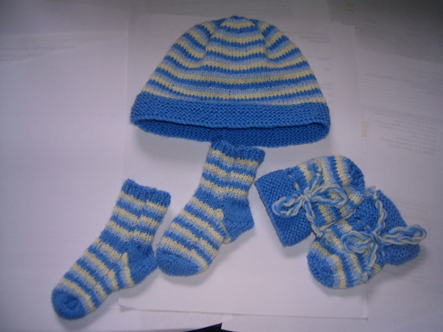 Cosy Cuddles - Baby Hat & Mitten Set