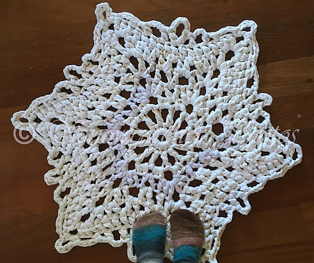White Friday Snowflake Rug