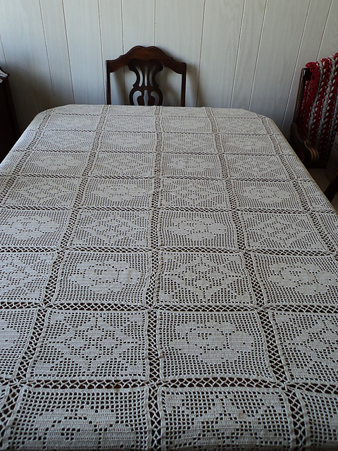 Net Stitch Table Cover and Pillows