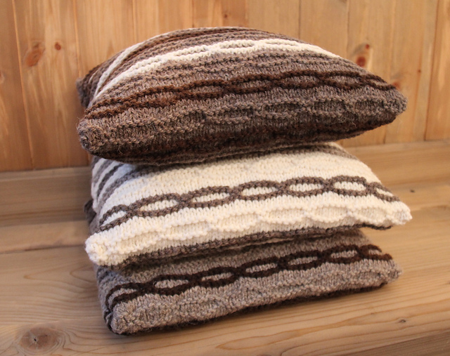 Chain Stripes Cushion
