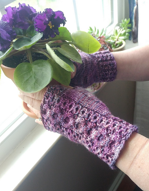 Circles Fingerless Mitts