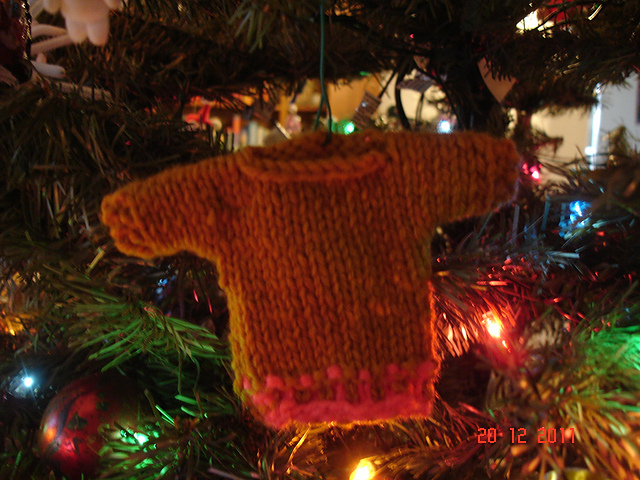 #33 Miniature Knitted Sweaters and Scarves